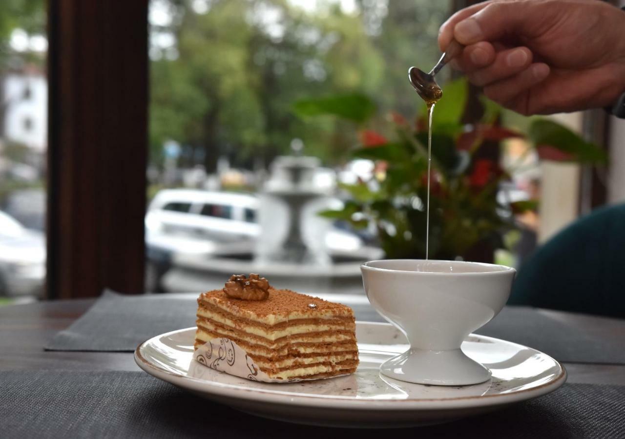 LETO Boutique Hotel Zugdidi Buitenkant foto